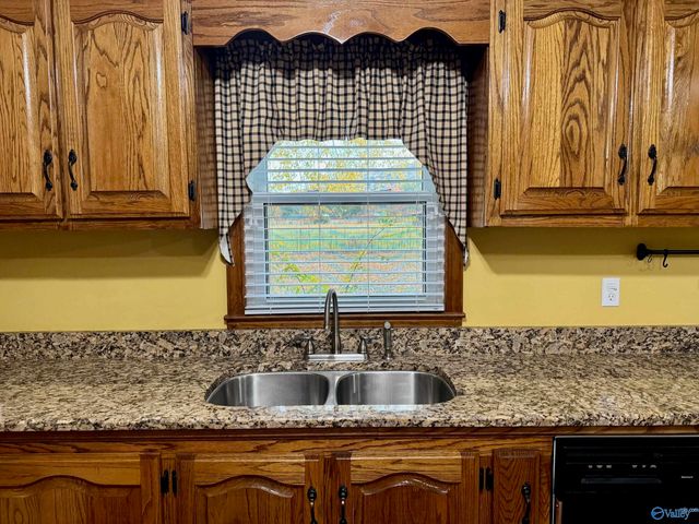 64 N Robinson Road, Hartselle, AL 35640