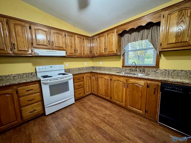 64 N Robinson Road, Hartselle, AL 35640