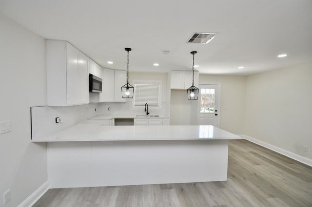 7634 Wynlea Street, Houston, TX 77061