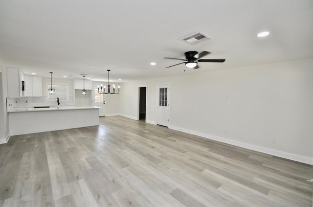 7634 Wynlea Street, Houston, TX 77061