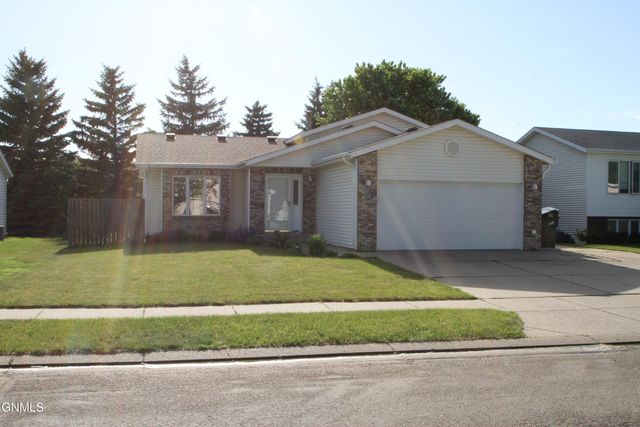 2646 Lexington Drive, Bismarck, ND 58503 property photo
