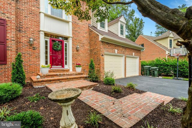 11181 LONGWOOD GROVE DR, Reston, VA 20194