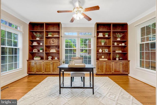 11181 LONGWOOD GROVE DR, Reston, VA 20194