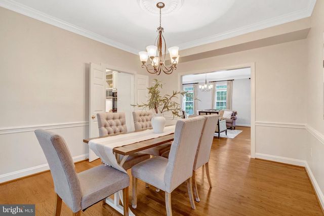 11181 LONGWOOD GROVE DR, Reston, VA 20194