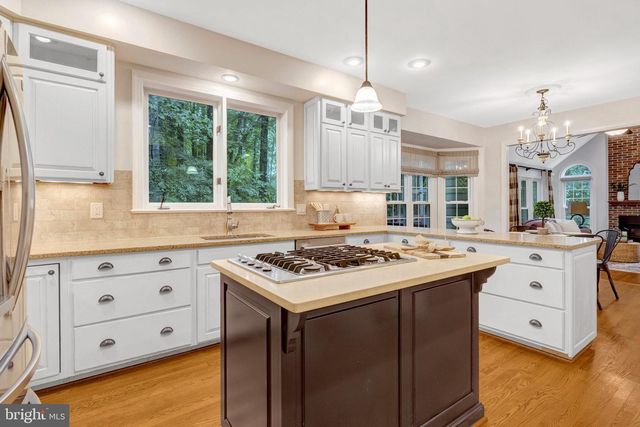 11181 LONGWOOD GROVE DR, Reston, VA 20194