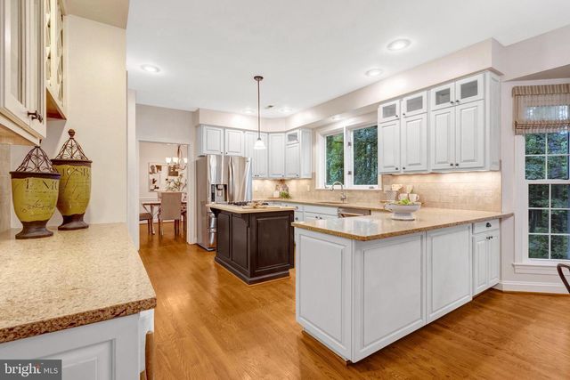 11181 LONGWOOD GROVE DR, Reston, VA 20194