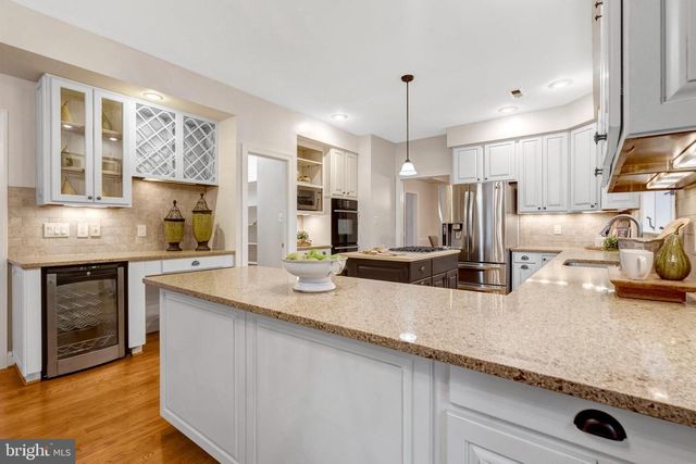 11181 LONGWOOD GROVE DR, Reston, VA 20194