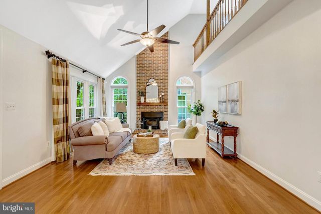 11181 LONGWOOD GROVE DR, Reston, VA 20194