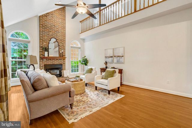 11181 LONGWOOD GROVE DR, Reston, VA 20194