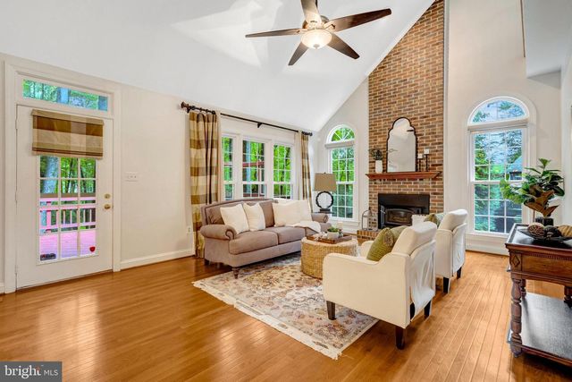 11181 LONGWOOD GROVE DR, Reston, VA 20194