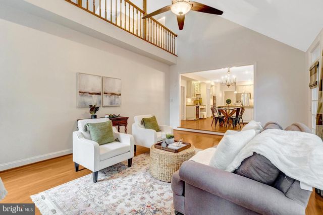 11181 LONGWOOD GROVE DR, Reston, VA 20194