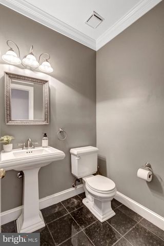 11181 LONGWOOD GROVE DR, Reston, VA 20194