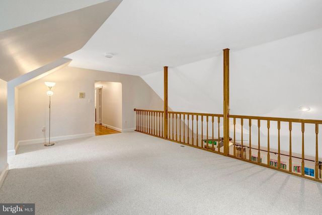 11181 LONGWOOD GROVE DR, Reston, VA 20194