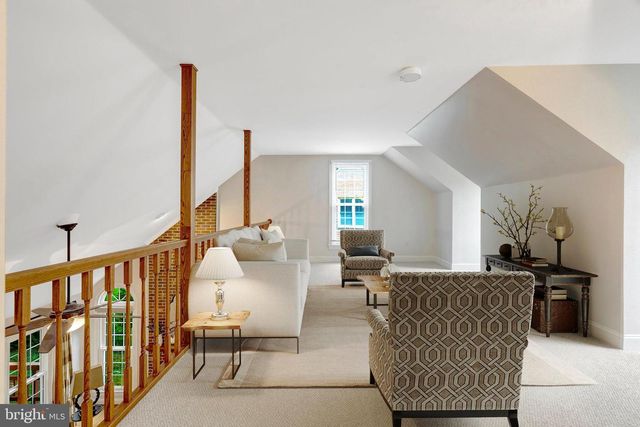 11181 LONGWOOD GROVE DR, Reston, VA 20194