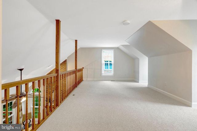 11181 LONGWOOD GROVE DR, Reston, VA 20194