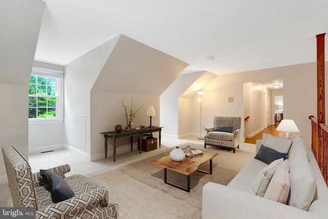 11181 LONGWOOD GROVE DR, Reston, VA 20194