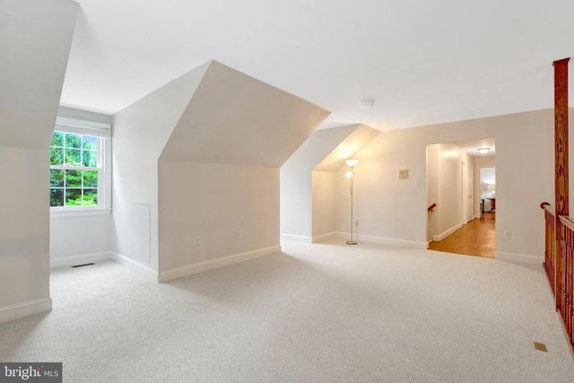 11181 LONGWOOD GROVE DR, Reston, VA 20194