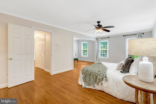 11181 LONGWOOD GROVE DR, Reston, VA 20194