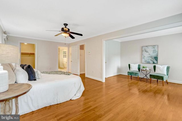 11181 LONGWOOD GROVE DR, Reston, VA 20194