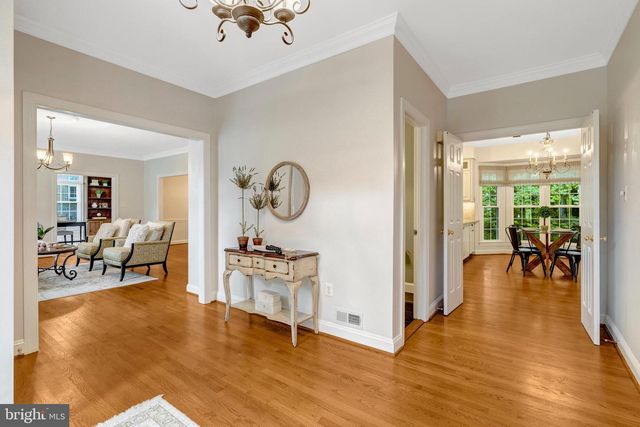 11181 LONGWOOD GROVE DR, Reston, VA 20194