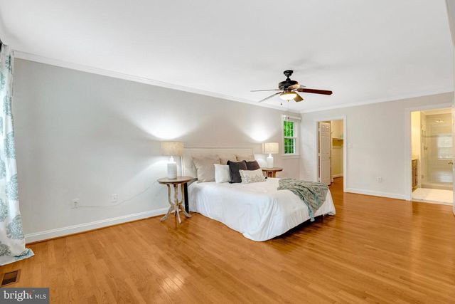 11181 LONGWOOD GROVE DR, Reston, VA 20194