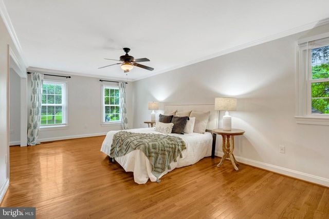 11181 LONGWOOD GROVE DR, Reston, VA 20194