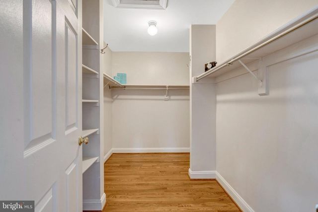 11181 LONGWOOD GROVE DR, Reston, VA 20194