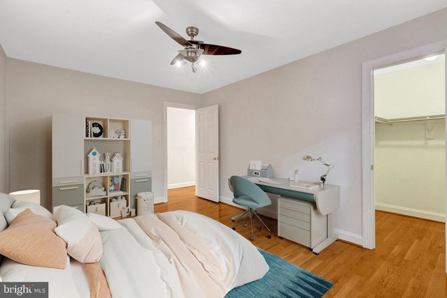 11181 LONGWOOD GROVE DR, Reston, VA 20194