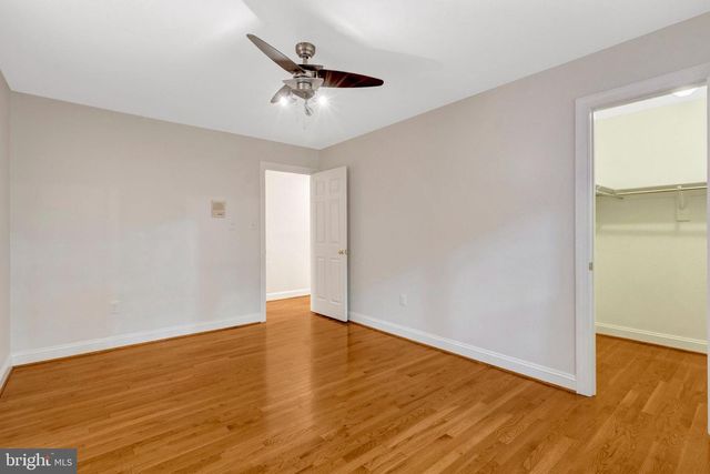 11181 LONGWOOD GROVE DR, Reston, VA 20194