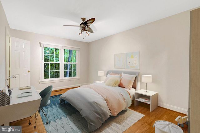 11181 LONGWOOD GROVE DR, Reston, VA 20194