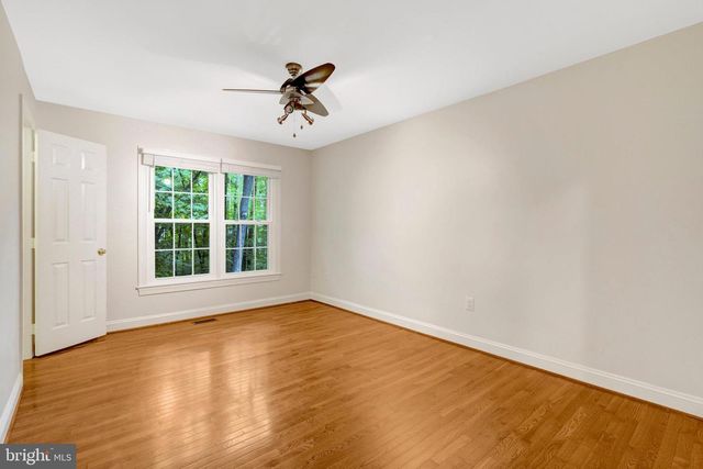 11181 LONGWOOD GROVE DR, Reston, VA 20194