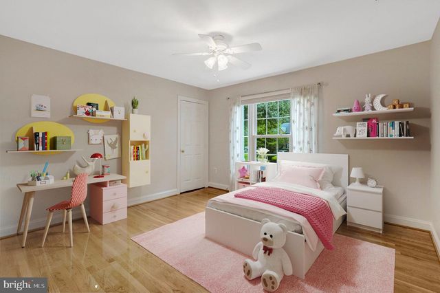 11181 LONGWOOD GROVE DR, Reston, VA 20194