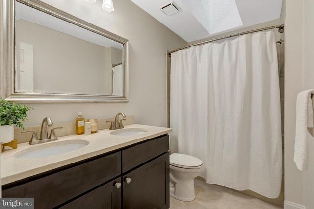 11181 LONGWOOD GROVE DR, Reston, VA 20194