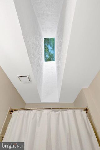 11181 LONGWOOD GROVE DR, Reston, VA 20194