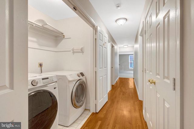 11181 LONGWOOD GROVE DR, Reston, VA 20194