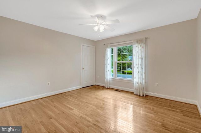 11181 LONGWOOD GROVE DR, Reston, VA 20194