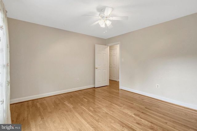 11181 LONGWOOD GROVE DR, Reston, VA 20194