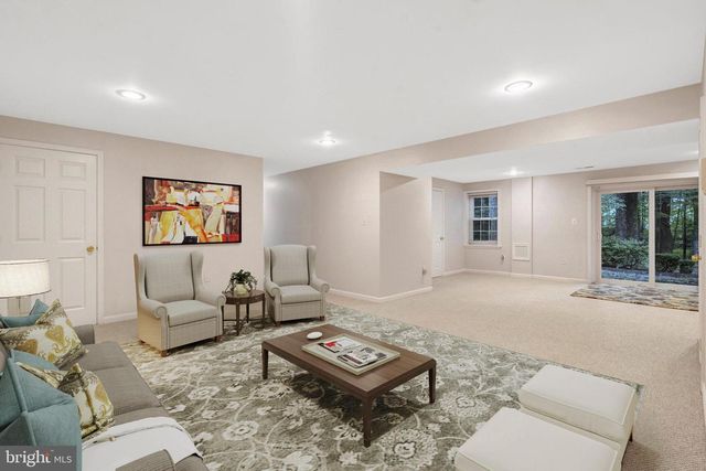 11181 LONGWOOD GROVE DR, Reston, VA 20194