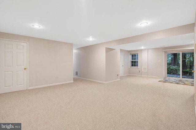 11181 LONGWOOD GROVE DR, Reston, VA 20194