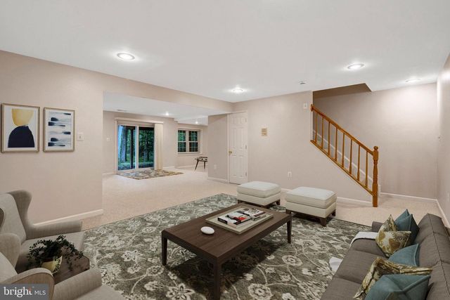 11181 LONGWOOD GROVE DR, Reston, VA 20194