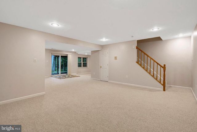 11181 LONGWOOD GROVE DR, Reston, VA 20194