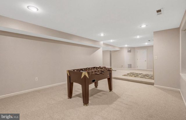 11181 LONGWOOD GROVE DR, Reston, VA 20194