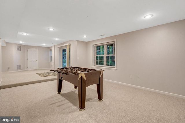 11181 LONGWOOD GROVE DR, Reston, VA 20194