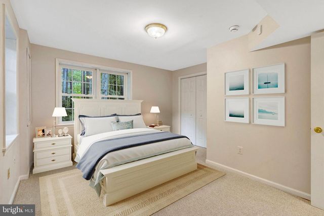 11181 LONGWOOD GROVE DR, Reston, VA 20194