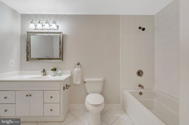 11181 LONGWOOD GROVE DR, Reston, VA 20194