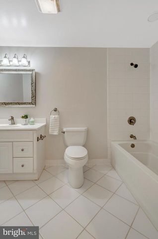 11181 LONGWOOD GROVE DR, Reston, VA 20194