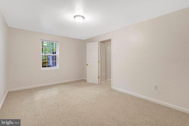 11181 LONGWOOD GROVE DR, Reston, VA 20194