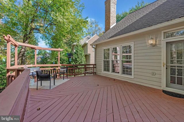 11181 LONGWOOD GROVE DR, Reston, VA 20194