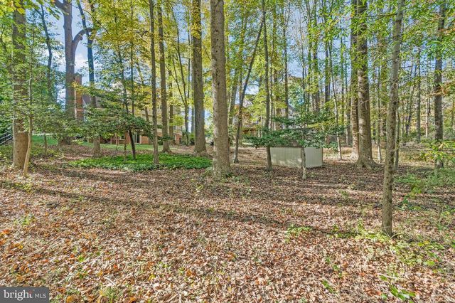 11181 LONGWOOD GROVE DR, Reston, VA 20194