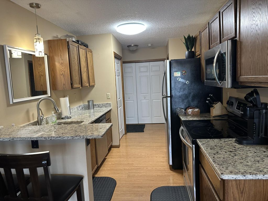 1122 Pecks Woods Drive, New Brighton, MN 55112